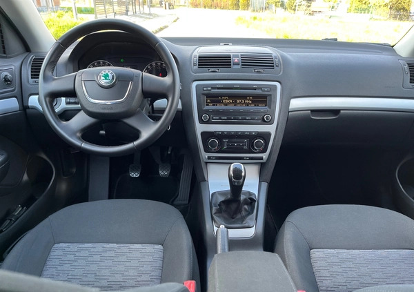 Skoda Octavia cena 28800 przebieg: 241123, rok produkcji 2011 z Złotoryja małe 191